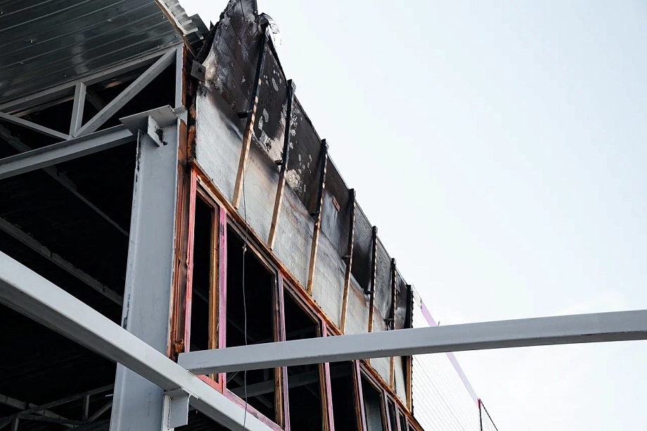 Фото: как восстанавливают «Гараж-500» после крупного пожара