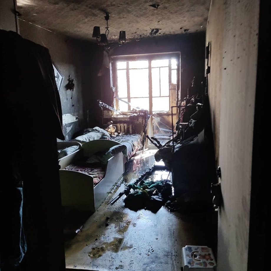 В Челнах во время пожара дотла сгорела квартира известного фотографа (видео)