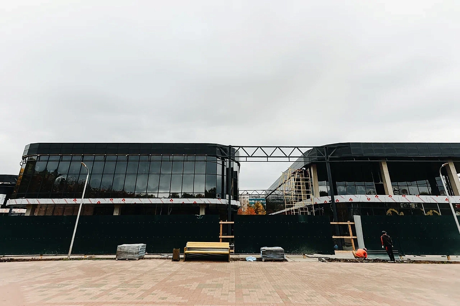 Фото: как идет строительство скандального объекта в парке Победы