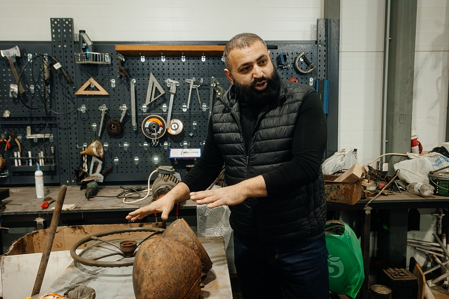 «Из Москвы звонят по поводу этой машины, но я не отдам. Я чувствую, это не истинные ценители» «Из Москвы звонят по поводу этой машины, но я не отдам. Я чувствую, это не истинные ценители»