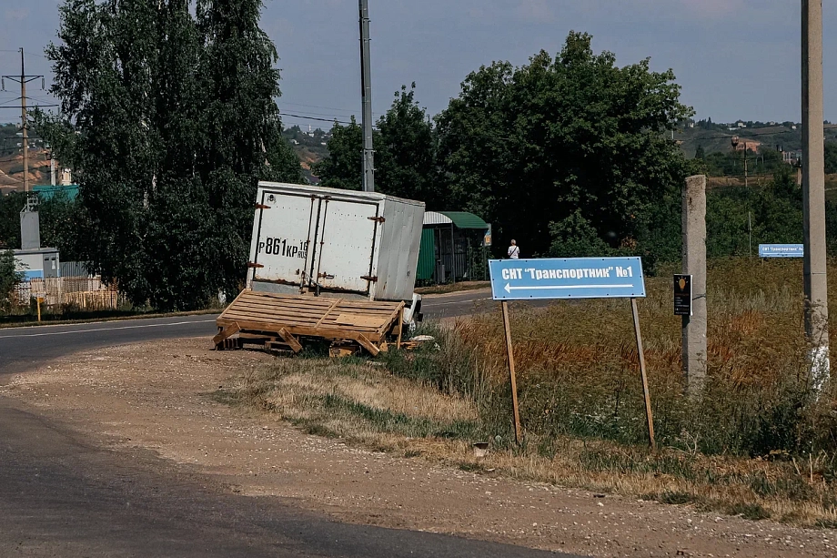 В каком состоянии находится одна из главных дорог в пригороде Челнов (фото)