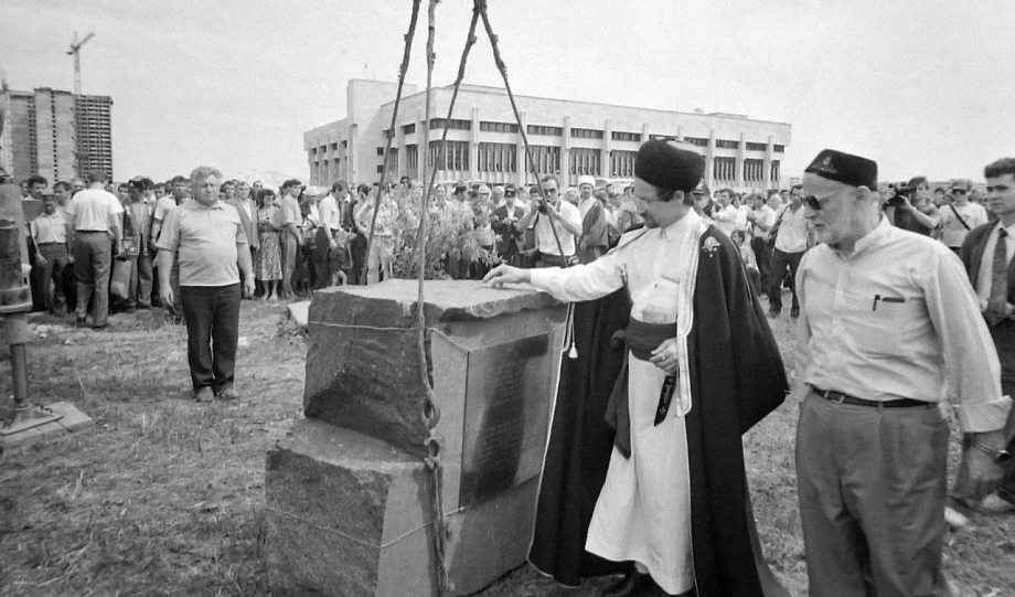 Фото: как в Челнах заложили первый камень соборной мечети в 90-е годы
