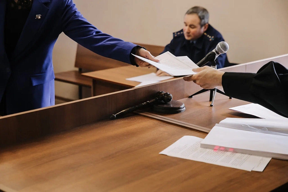 «Больше, чем он уже сказал, у следствия не найдется никаких улик. Он и так дал признательные показания, покаялся»