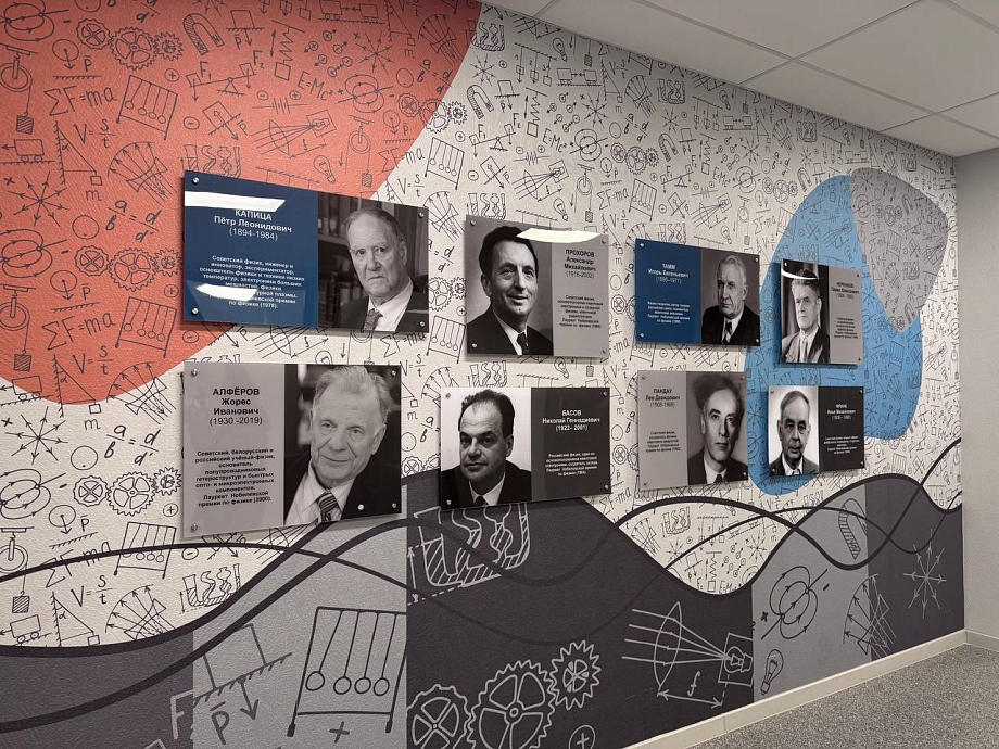 Фото: в Челнах открыли школу с двухъярусным актовым залом и музеем Фото: в Челнах открыли школу с двухъярусным актовым залом и музеем