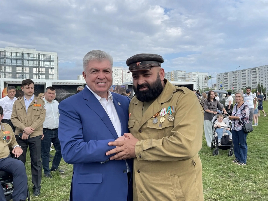 День молодежи в Челнах: парни в розовом, гендер-пати от Мии Бойки и «особый дух»
