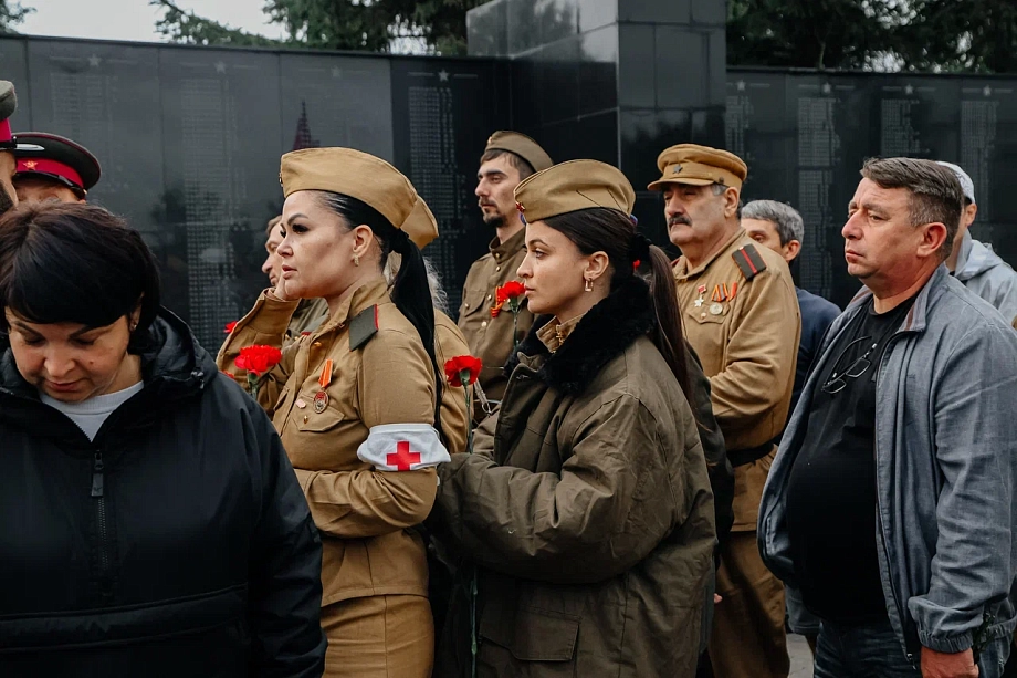 Фото: в Челнах в День памяти и скорби зажгли сотни свечей