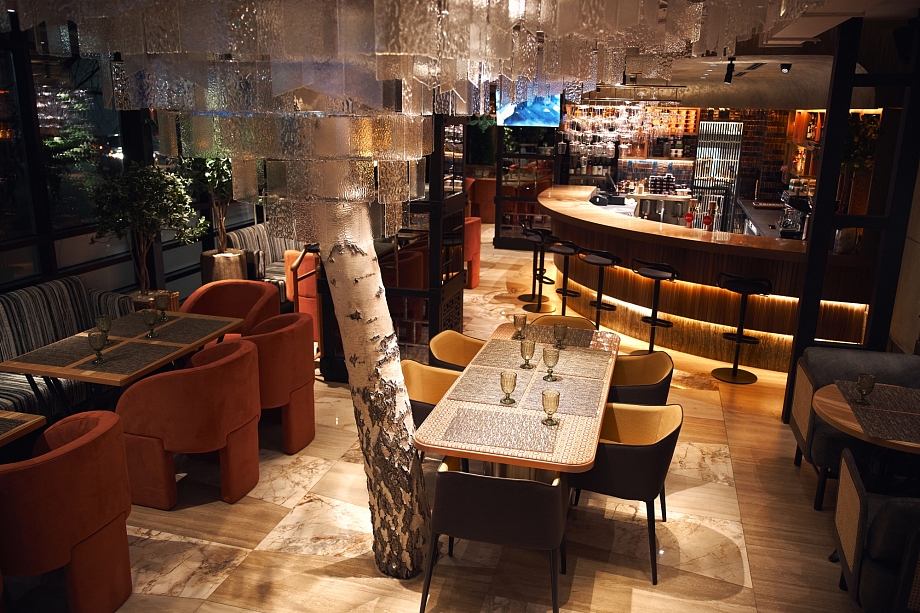 В Челнах открылся lounge-ресторан с живой березой внутри и входом по брони