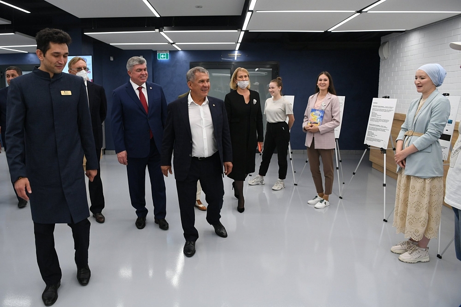 Президент Татарстана открыл в Челнах татарский драмтеатр (видео)