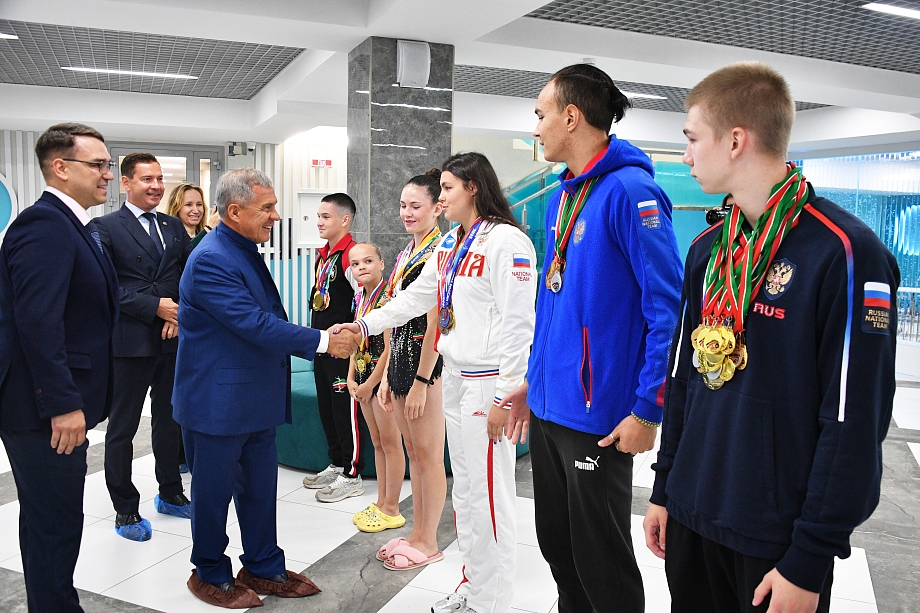 От «запрещенки» для большегрузов до миллиардной «пищевки» – что показали и рассказали Минниханову 