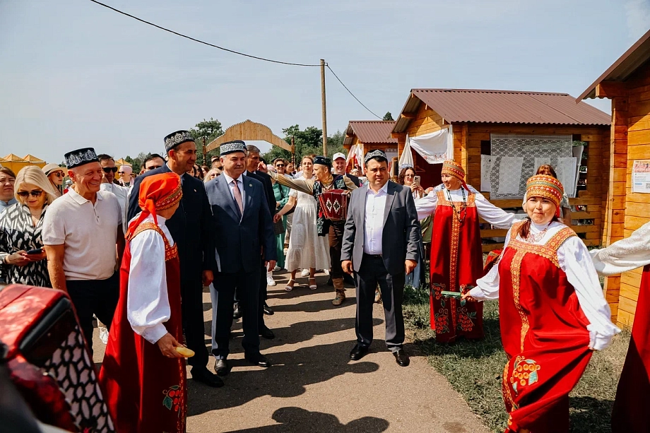 Ханифов, Салахов, Мингазов – кто приехал на Сабантуй в Тукаевский район