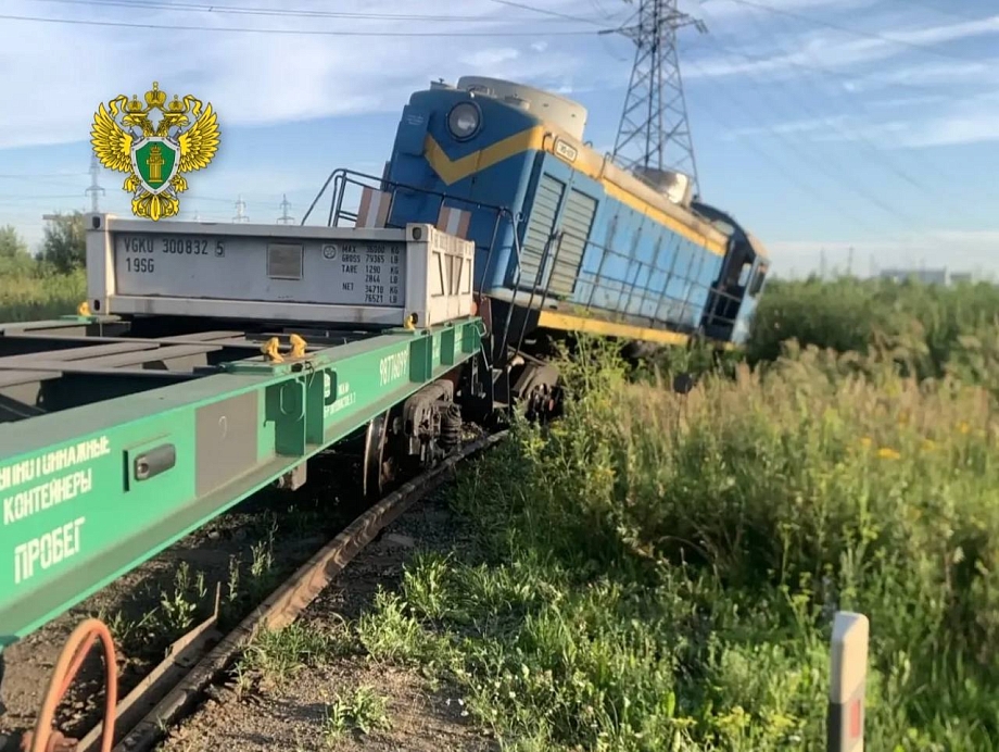 Водитель большегруза Shacman погиб при столкновении с тепловозом в Челнах 