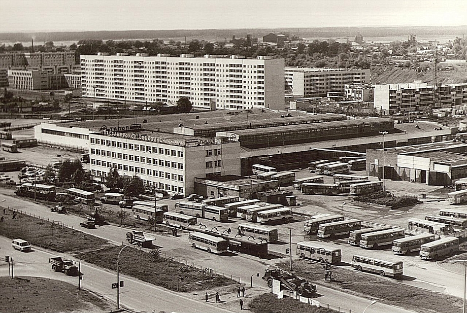 «Гармошки», газельки и НЕФАЗы – на чем перевозили челнинцев в разные годы (фото)