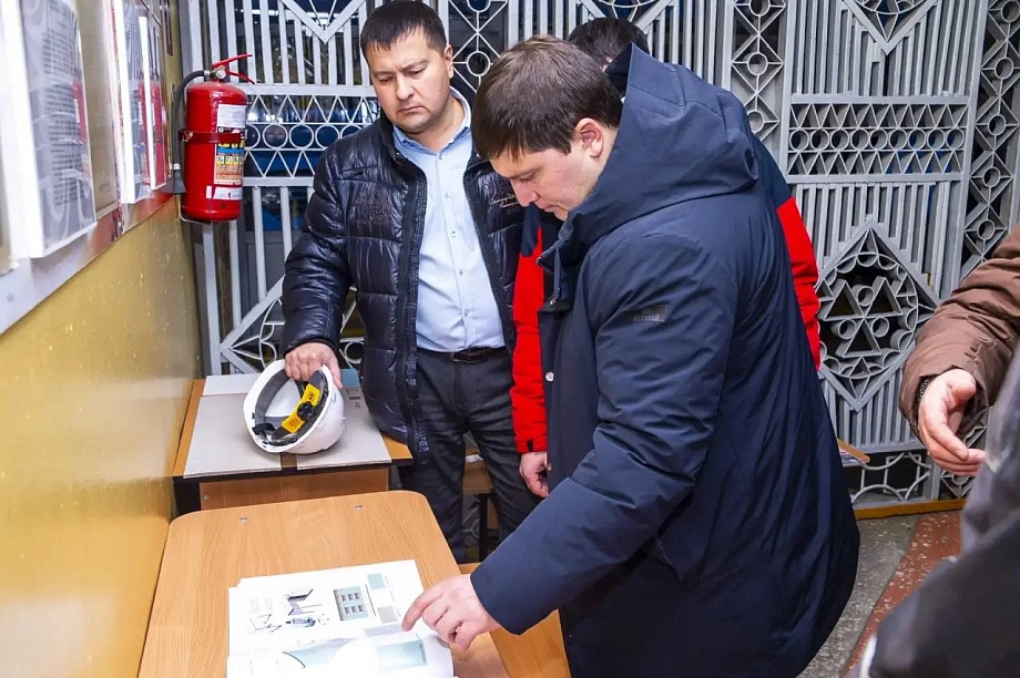 Беляев оценил ход ремонта образовательных учреждений Нижнекамска