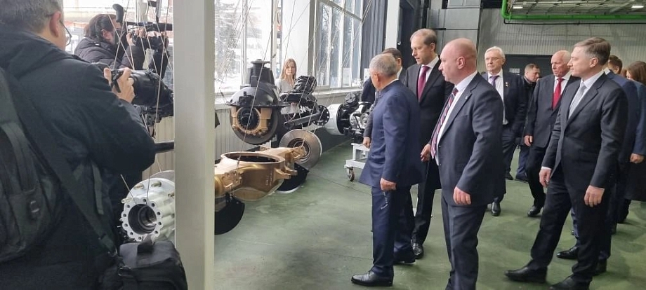 Мантуров и Минниханов открыли новый завод «КАМАЗа» по выпуску мостов