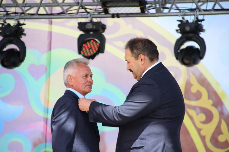 Премьер-министр РТ Алексей Песошин вручил награды челнинцам (фото)