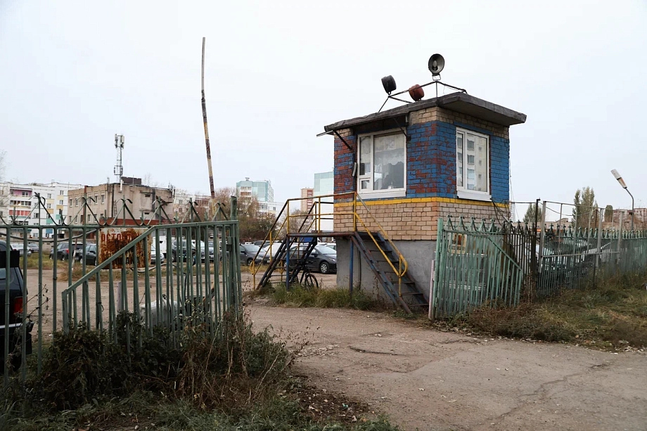 За скандальную землю в 49-м комплексе власти отдали участок с автостоянкой (фото)