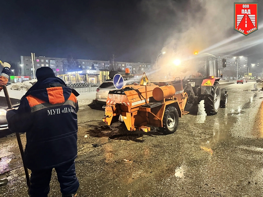 «В экстренных случаях работаем и днем» – Черкашин о ремонте аварийных ям в Челнах