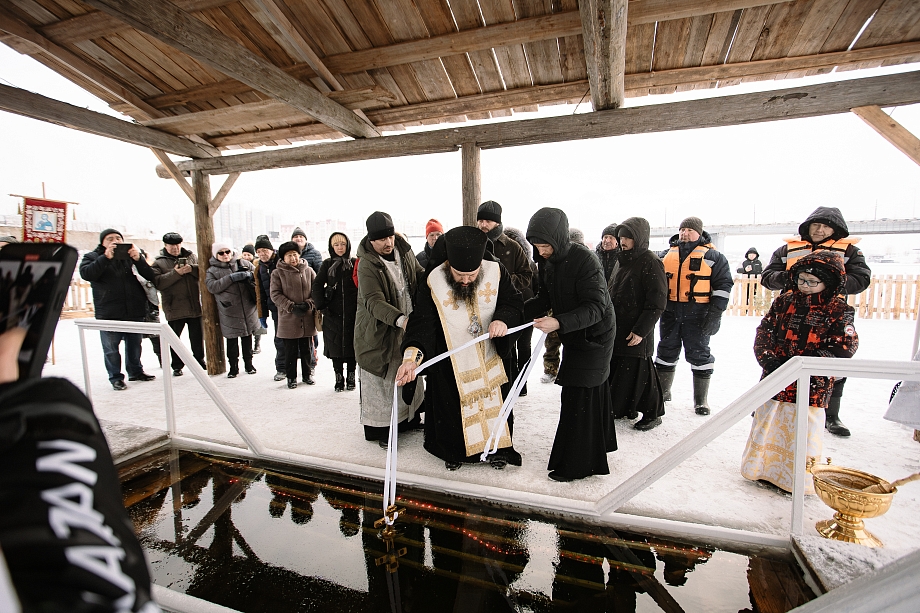 Олег Коробченко окунулся в иордань на Мелекеске в Челнах (фото)