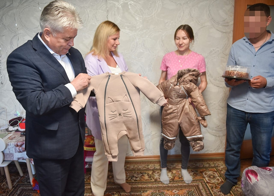 Наиль Магдеев сам выбрал детскую одежду в подарок семьям мобилизованных 