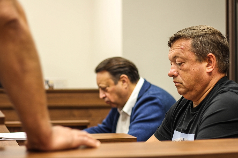 «Я не убежал, не стал драться, не мстил. Я держался за телефон и звонил в полицию – снова, и снова, и снова» «Я не убежал, не стал драться, не мстил. Я держался за телефон и звонил в полицию – снова, и снова, и снова»