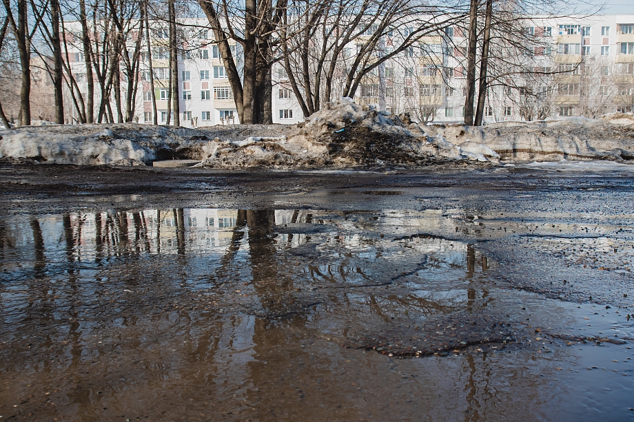 Фото: как выглядят дворы и проспекты Челнов после зимы