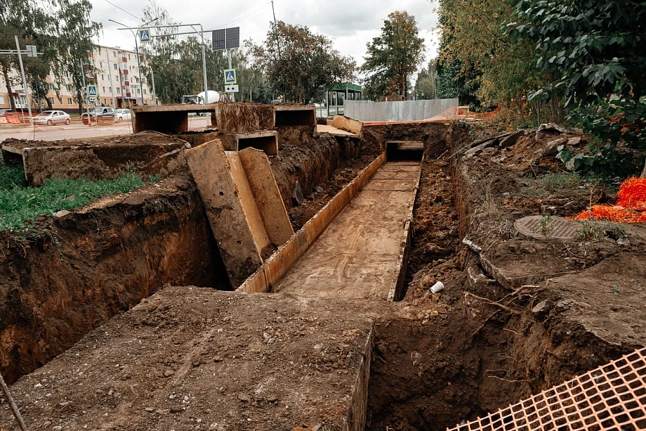 Фото: как в Нижнекамске демонтируют старые сети, которые превратились в труху 