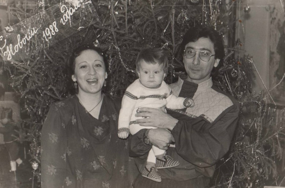 «Дед Мороз всегда напоминал воспитательницу с белой бородой, что нас веселило. Эта традиция продолжается и сейчас»