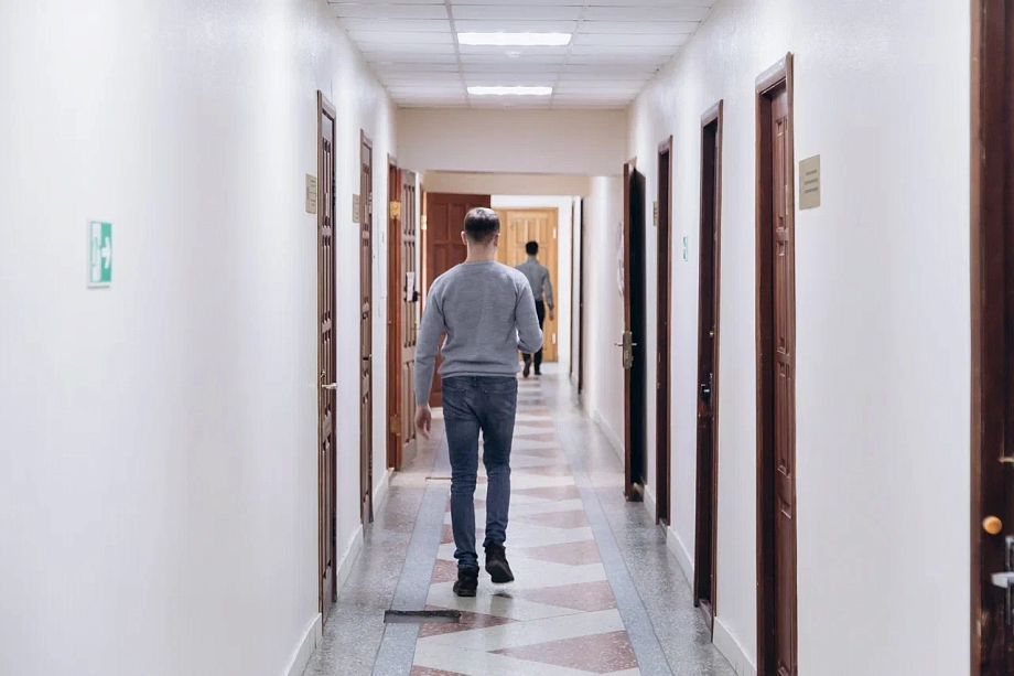 «Мы снимаем квартиру, у нас пятеро детей. Еще ипотеку нужно платить за дом, которого нет…»