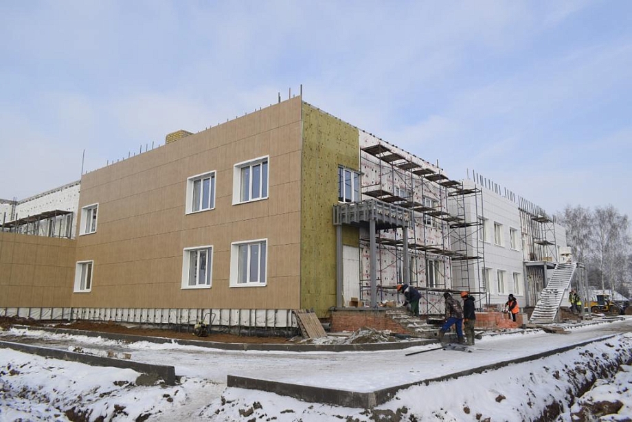 Марат Айзатуллин оценил строительство детского сада в Новотроицком (фото) 