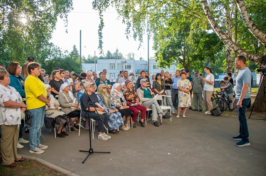 «В час ночи едем по Бишкеку. Я говорю: «Нижнекамцев сюда привезти - света нет, тротуара нет, дорог тоже»