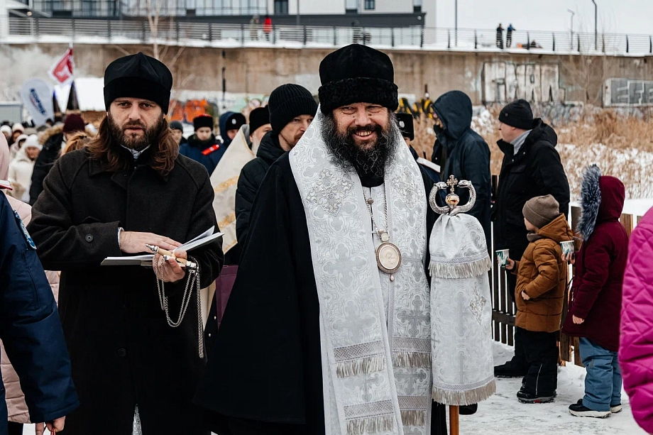 Фото: православные Челнов приняли участие в Крестном ходе