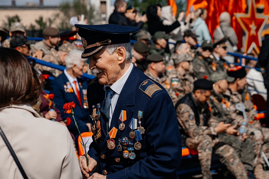 Фото: как прошел парад в честь 81-й годовщины Победы в Челнах