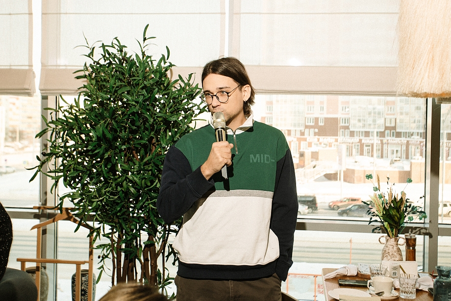 Разговор на бизнес-завтраке Дариной закончился битьем посуды