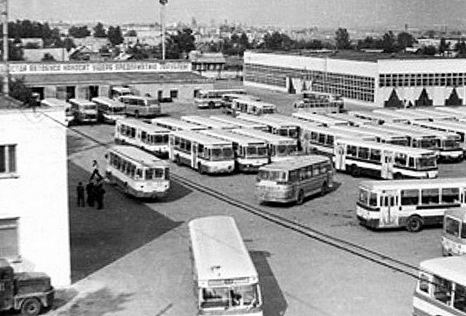 «Гармошки», газельки и НЕФАЗы – на чем перевозили челнинцев в разные годы (фото)