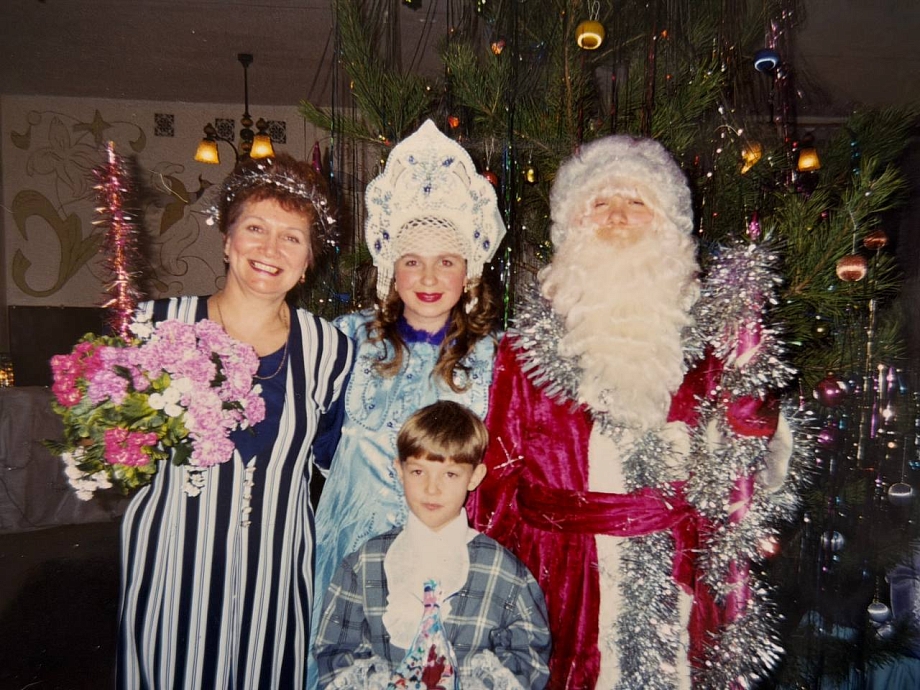 «Дед Мороз всегда напоминал воспитательницу с белой бородой, что нас веселило. Эта традиция продолжается и сейчас»