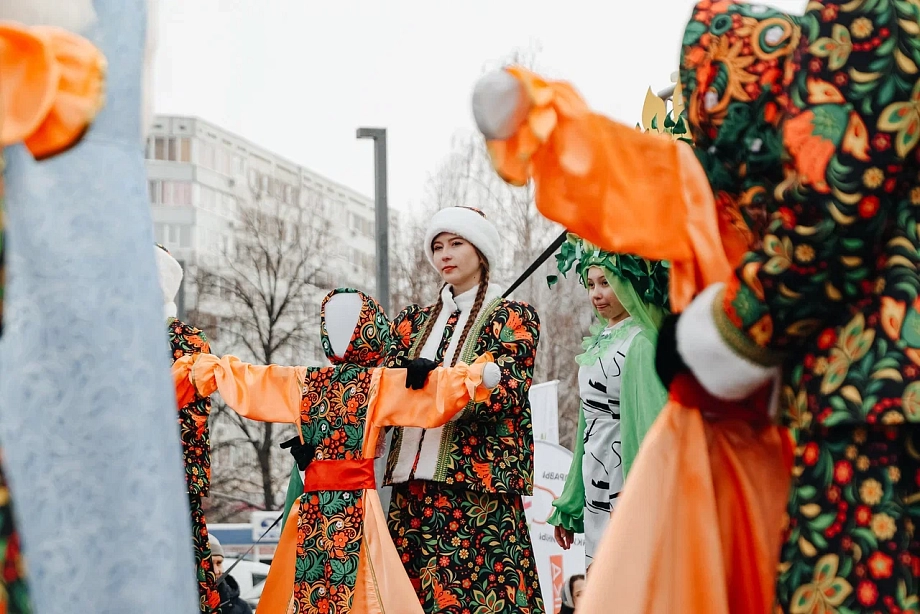 Блины, конкурсы и сжигание чучела: как в Челнах празднуют Масленицу (фото)