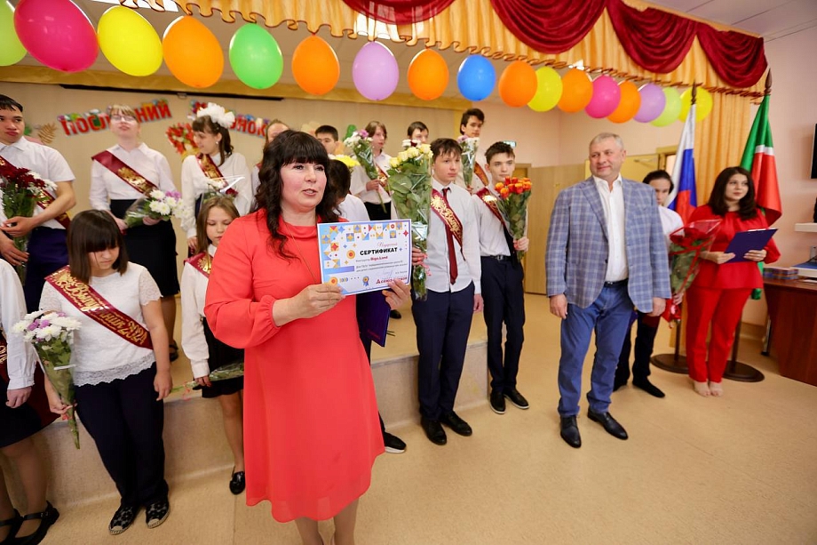 Андрей Ляпунов поздравил выпускников школы для особенных детей