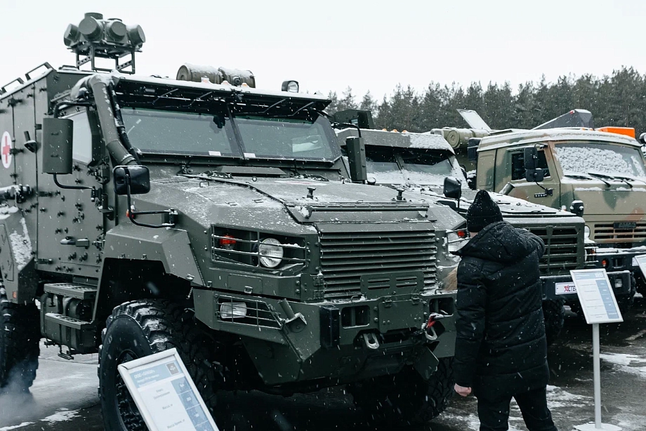 Снегоболотоход, медицинский транспортер и броневик – что показали Минниханову 