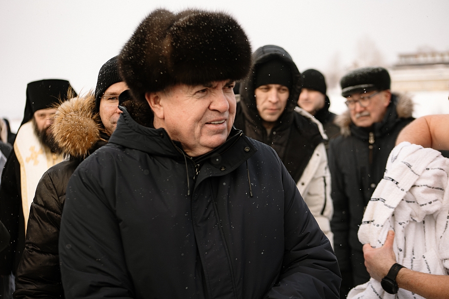 Олег Коробченко окунулся в иордань на Мелекеске в Челнах (фото)