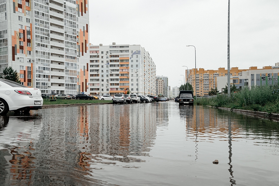 «Такого объема осадков в Челнах еще не было. Я предполагаю, что проектом ливневых сетей такая нагрузка даже не предусмотрена»