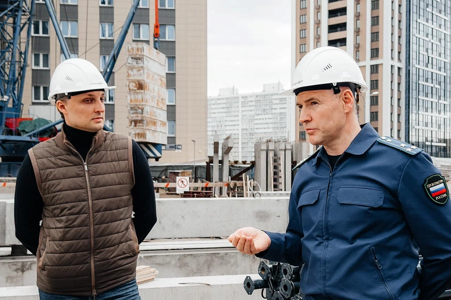 «Вникаю в работу, проблем хватает. Тем более почти полгода не было прокурора»