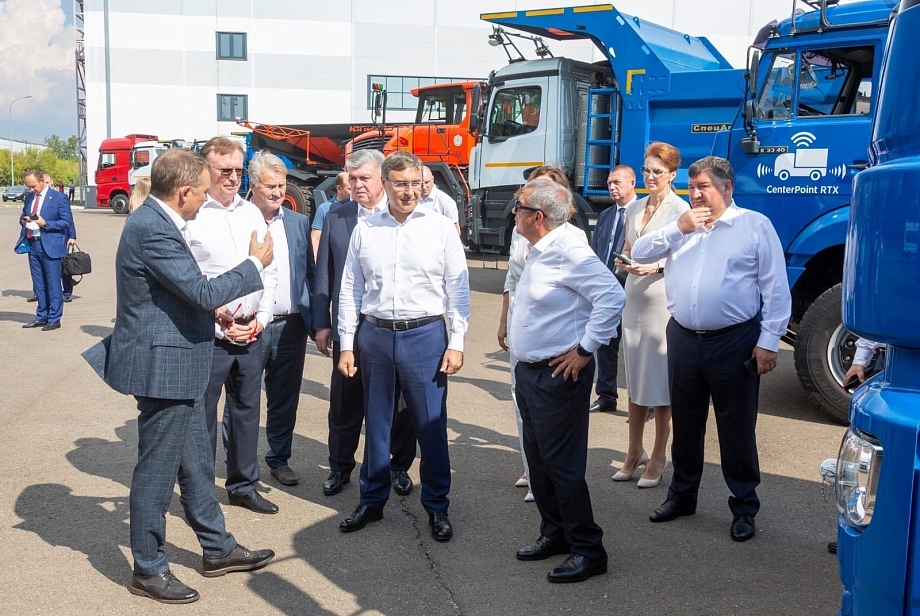 Президент Татарстана и министр образования Фальков посетили «КАМАЗ»