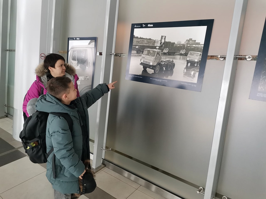 «КАМАЗ» представил юбилейную фотовыставку в Бегишево
