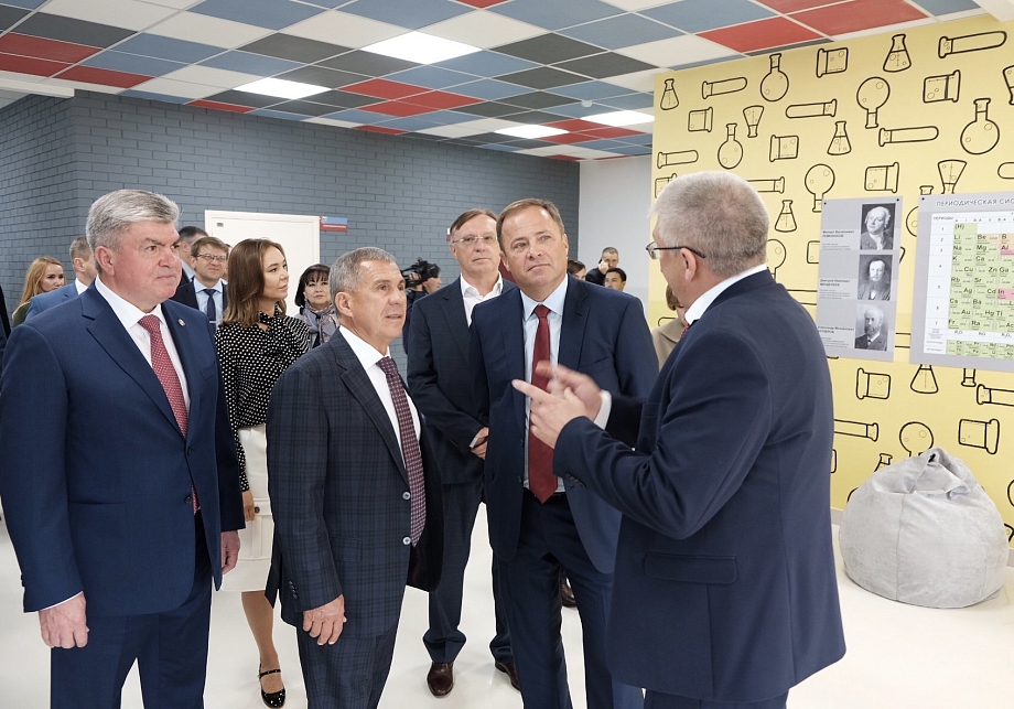 Президент Татарстана проверил готовность новой школы в 65-м комплексе (фото)