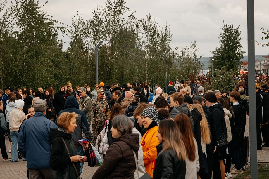 Фото: в День Победы в Челнах угощают солдатской кашей и учат плести сети