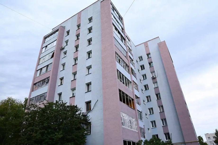В Нижнекамске демонтируют конструкции в поврежденном при атаке БПЛА доме