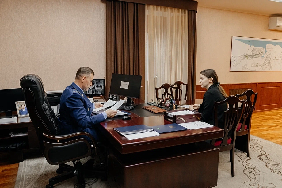 «Вникаю в работу, проблем хватает. Тем более почти полгода не было прокурора»