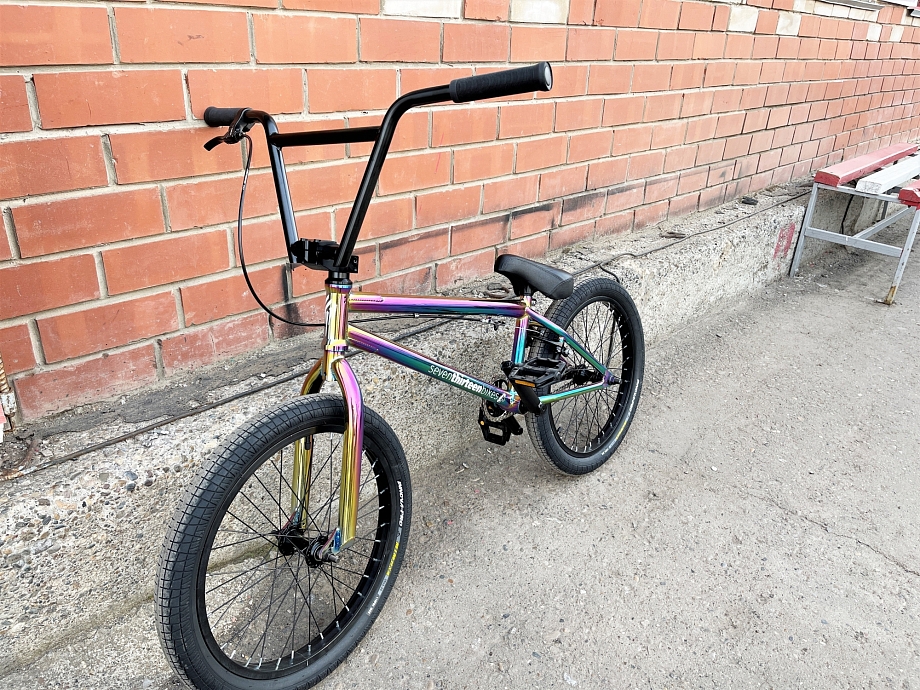 Фаттахов подарил украинскому мальчику из подшефной семьи велосипед (видео) 