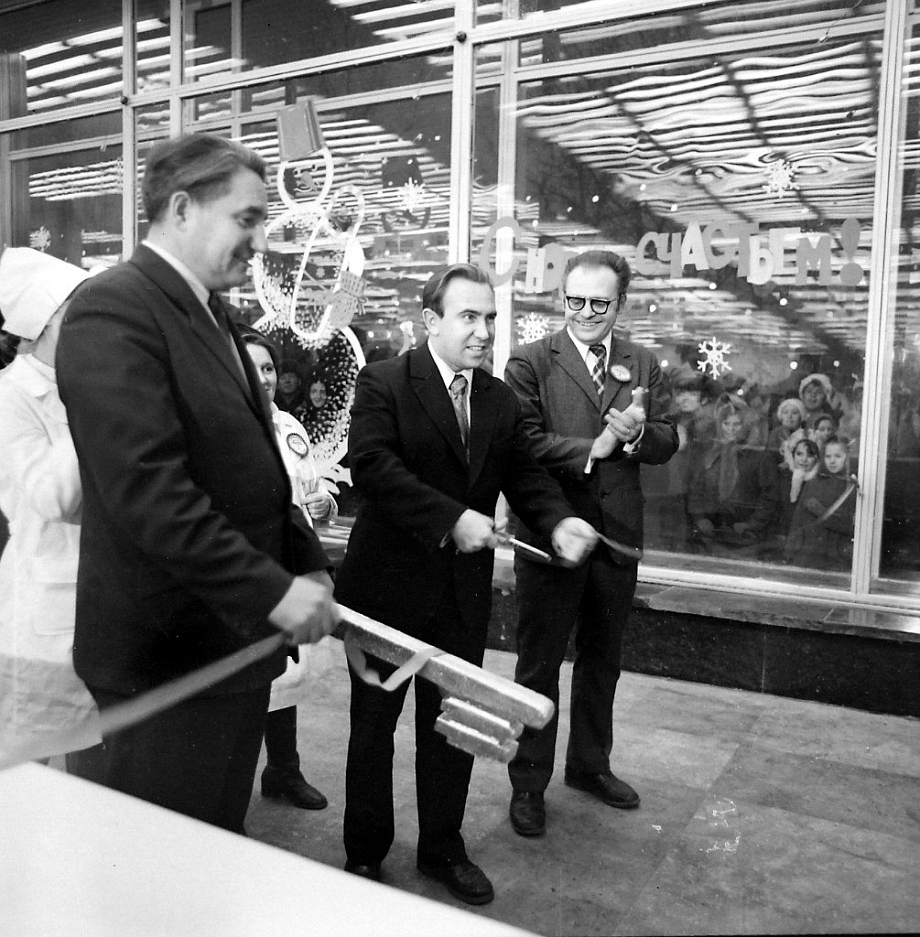 «Детский мир», Дом быта и универсамы – какими были ТЦ 70-х годов в Челнах