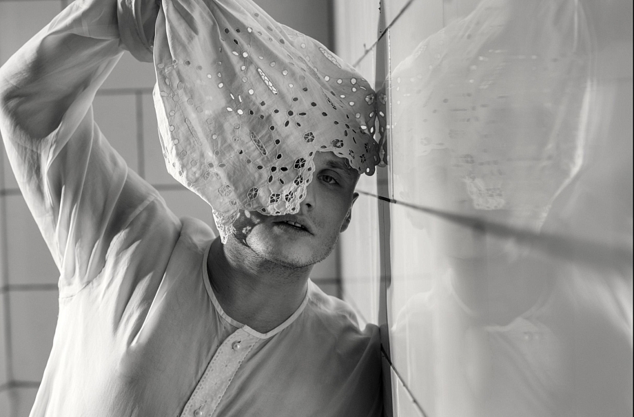 Челнинский модельер Калмыков нарядил в свои рубашки обладателя «Золотой маски» 